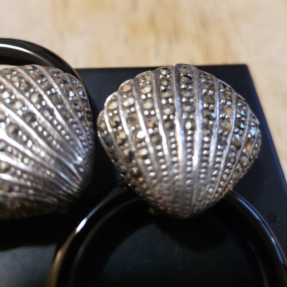 Vintage Modern Deco Silver Sea Shell Post Earrings with Black Round Design - Picture 3 of 5